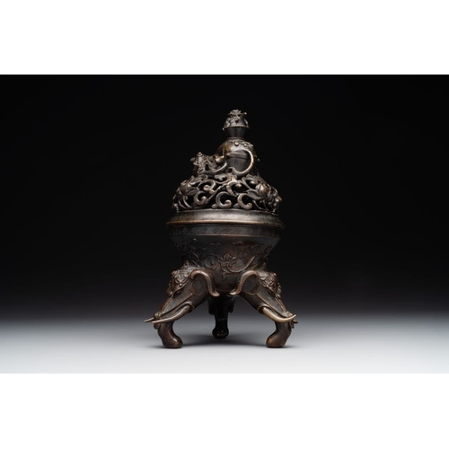 133 - A fine Chinese tripod 'elephant' censer and cover, MingH.: 26 cm
 Weight: 1791 gramsThe absence of a... 