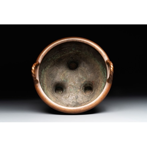 135 - A large Chinese bronze tripod censer with two handles, 19th C.L.: 26 cm - H.: 19,3 cm
 Weight: 4290 ... 