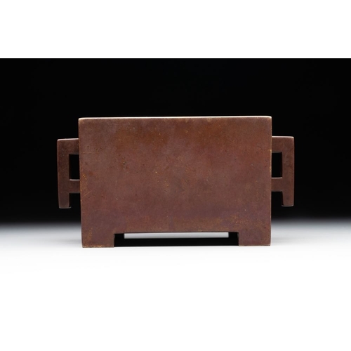 137 - A rare Chinese rectangular bronze censer, Mo Shi Jia Zhen mark, Kangxi mark and of the periodDim.: 1... 