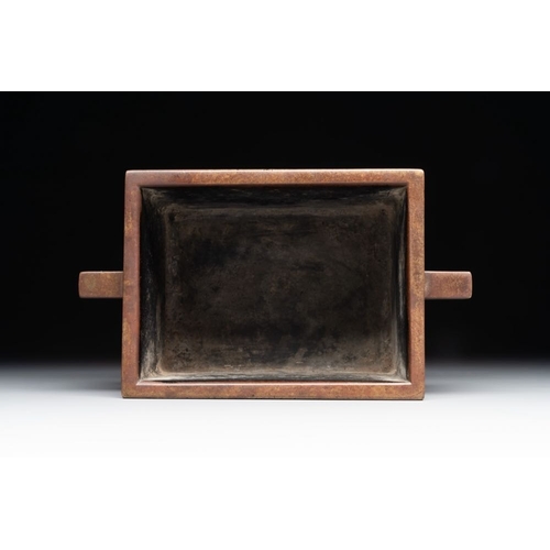 137 - A rare Chinese rectangular bronze censer, Mo Shi Jia Zhen mark, Kangxi mark and of the periodDim.: 1... 