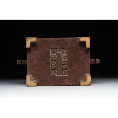 137 - A rare Chinese rectangular bronze censer, Mo Shi Jia Zhen mark, Kangxi mark and of the periodDim.: 1... 