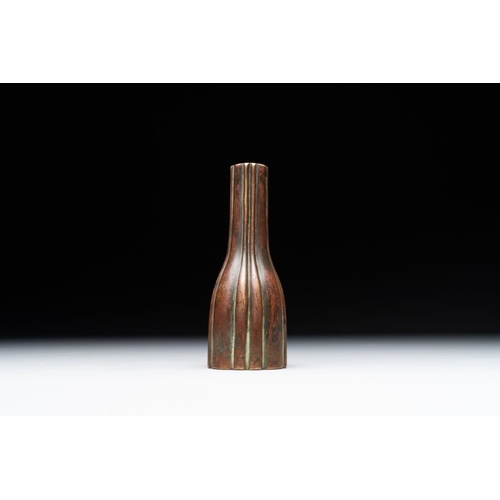 138 - A rare Chinese ribbed bronze flower arranging vase, MingH.: 12 cm
 Weight: 343 gramsThe absence of a... 