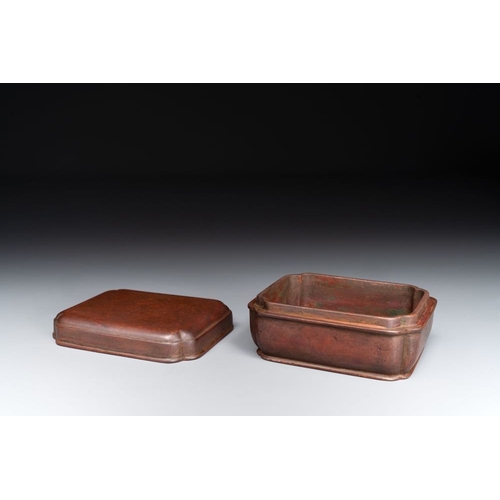 139 - A rare Chinese rectangular bronze box and cover, MingDim.: 9,3 x 7,5 x 4,2 cmWeight: 856 gramsThe ab... 