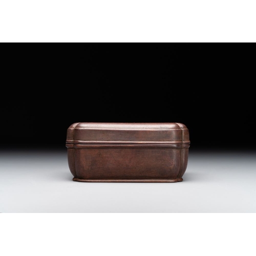 139 - A rare Chinese rectangular bronze box and cover, MingDim.: 9,3 x 7,5 x 4,2 cmWeight: 856 gramsThe ab... 