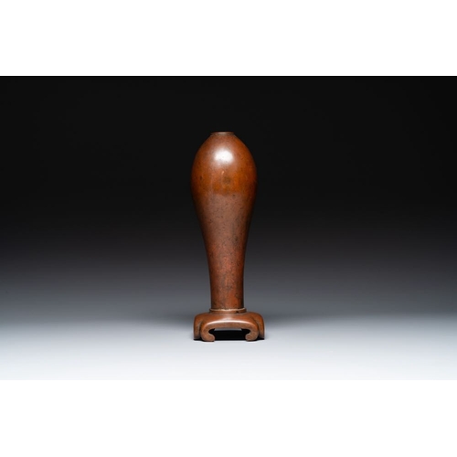 140 - An unusual and large Chinese bronze vase, MingL.: 13 cm - H.: 38,4 cm 
 Weight: 2930 grams
 Provenan... 