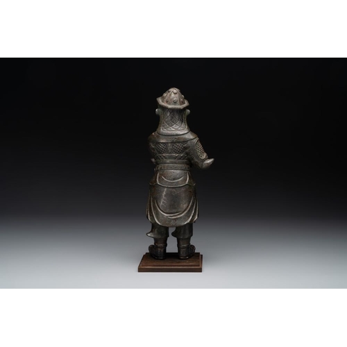 142 - A fine Chinese gilt bronze figure of Zhou Cang , MingH.: 30,5 cm (incl. stand)
 Weight: 3100 grams (... 