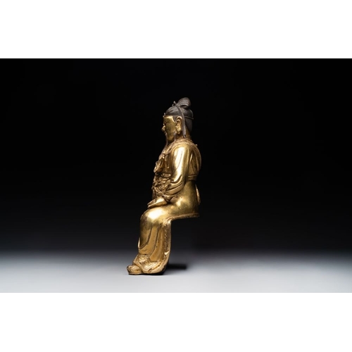 144 - An extremely rare Chinese gilt bronze figure of Guandi, MingH.: 37,8 cm (incl. stand)H.: 33,6 cm (ex... 