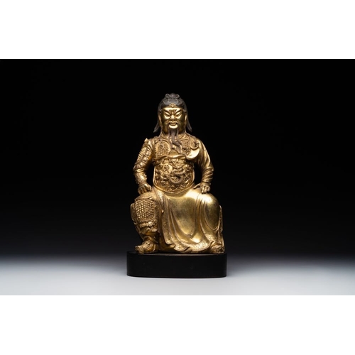 144 - An extremely rare Chinese gilt bronze figure of Guandi, MingH.: 37,8 cm (incl. stand)H.: 33,6 cm (ex... 