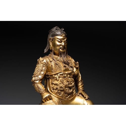 144 - An extremely rare Chinese gilt bronze figure of Guandi, MingH.: 37,8 cm (incl. stand)H.: 33,6 cm (ex... 