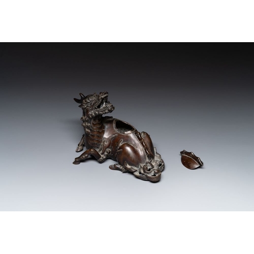 148 - A fine Chinese bronze 'qilin' censer and cover, MingL.: 25 cm - H.: 17,5 cm 
 Weight: 2330 grams
 Pr... 