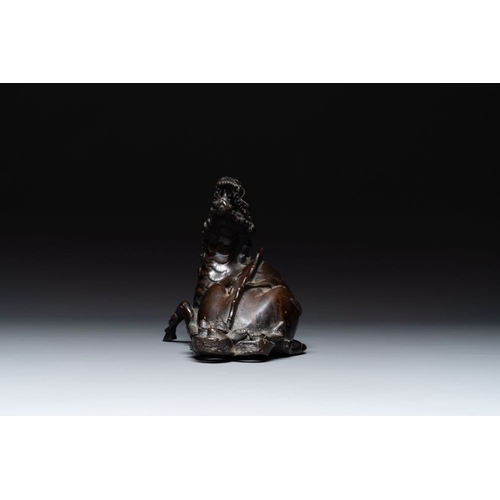 148 - A fine Chinese bronze 'qilin' censer and cover, MingL.: 25 cm - H.: 17,5 cm 
 Weight: 2330 grams
 Pr... 