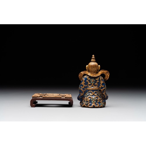 153 - A Chinese gilt and champleve enamelled bronze Bodhisattva on a carved stone stand, QingH.: 10,2 cm (... 