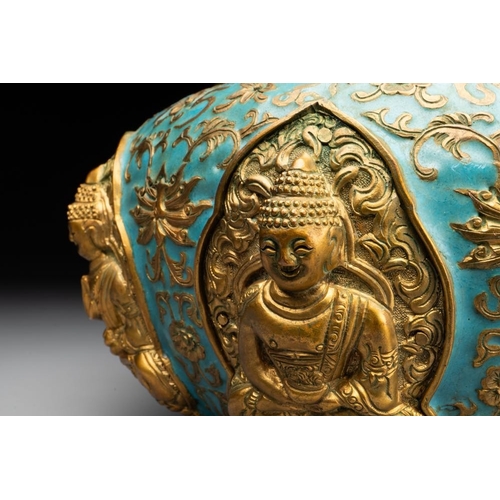 154 - A Chinese gilt and champleve enamelled bronze bowl with Buddhas in relief, 19/20th C.L.: 22 cm - H.:... 