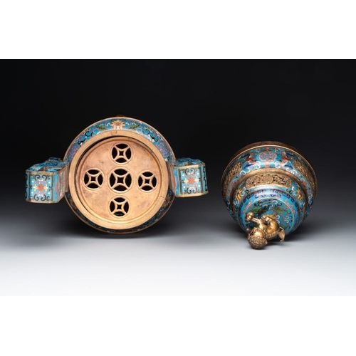 157 - A pair of Chinese cloisonne censers with covers and stands, 19/20th C.H.: 64,5 cm (incl. stand)H.: 5... 