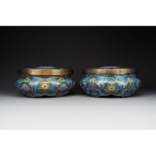 157 - A pair of Chinese cloisonne censers with covers and stands, 19/20th C.H.: 64,5 cm (incl. stand)H.: 5... 