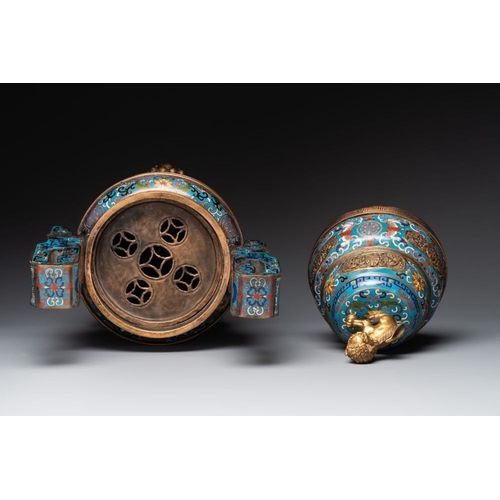 157 - A pair of Chinese cloisonne censers with covers and stands, 19/20th C.H.: 64,5 cm (incl. stand)H.: 5... 