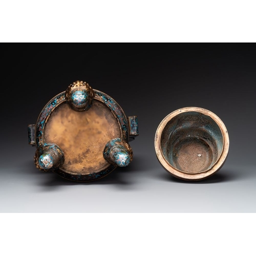 157 - A pair of Chinese cloisonne censers with covers and stands, 19/20th C.H.: 64,5 cm (incl. stand)H.: 5... 