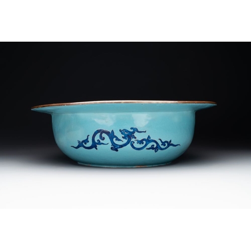 160 - A large Chinese Canton enamel basin with figures in a landscape, JiaqingDia.: 42,5 cm - H.: 13 cm Th... 