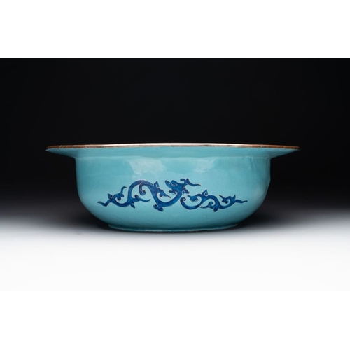 160 - A large Chinese Canton enamel basin with figures in a landscape, JiaqingDia.: 42,5 cm - H.: 13 cm Th... 