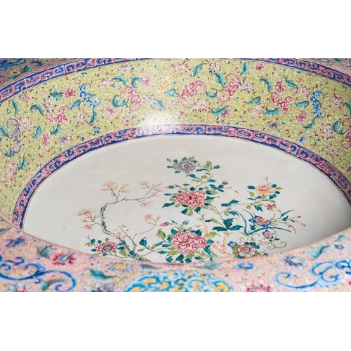 169 - An exceptionally large Chinese Canton enamel basin with floral design, YongzhengDia.: 64 cm - H.: 15... 