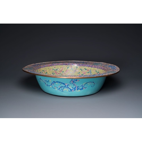 169 - An exceptionally large Chinese Canton enamel basin with floral design, YongzhengDia.: 64 cm - H.: 15... 