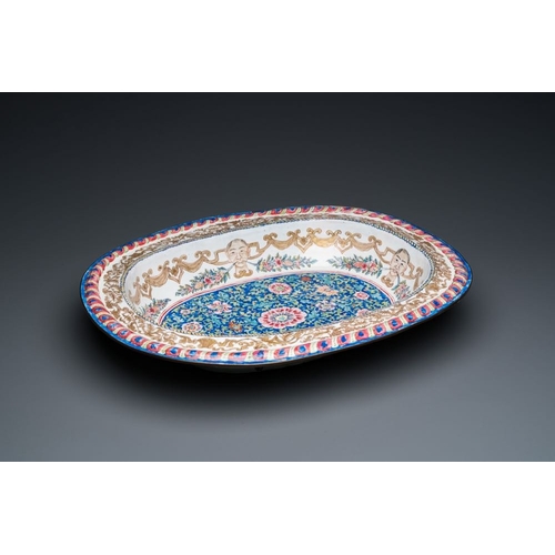 170 - A large Chinese Canton enamel basin with garlands decorated with male heads, QianlongDim.: 43 x 7 cm... 