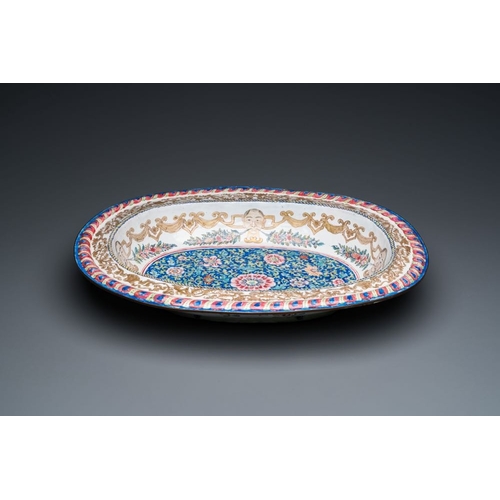 170 - A large Chinese Canton enamel basin with garlands decorated with male heads, QianlongDim.: 43 x 7 cm... 