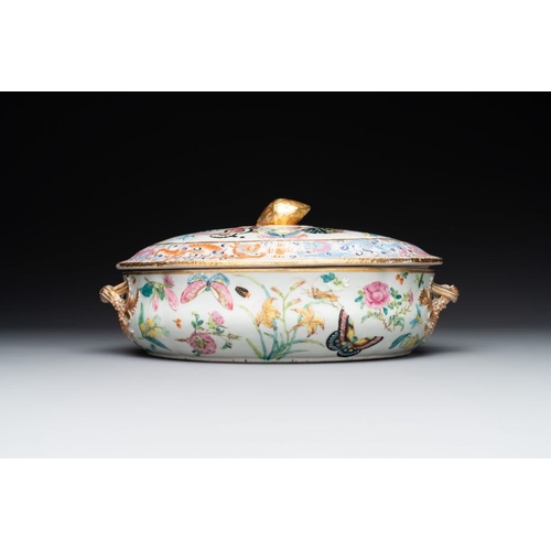 182 - A rare Chinese Canton famille rose '100 butterflies' tureen and cover on stand, 19th C.L.: 31,3 cm -... 