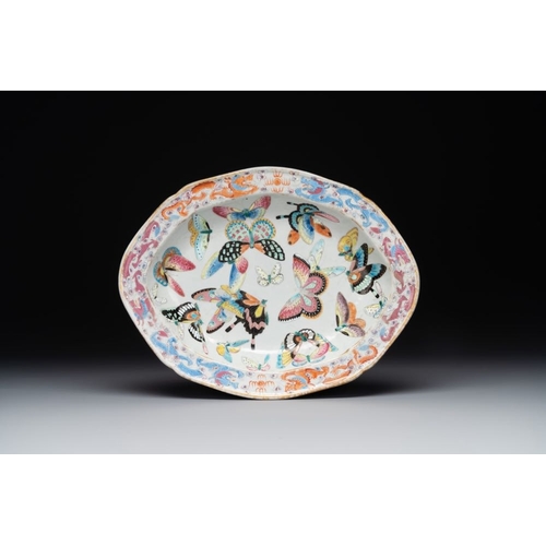 182 - A rare Chinese Canton famille rose '100 butterflies' tureen and cover on stand, 19th C.L.: 31,3 cm -... 