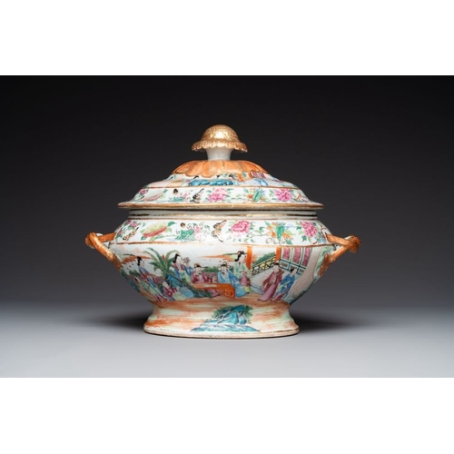 184 - A Chinese Canton famille rose tureen and cover with narrative design, 19th C.L.: 37 cm - H.: 28 cm (... 