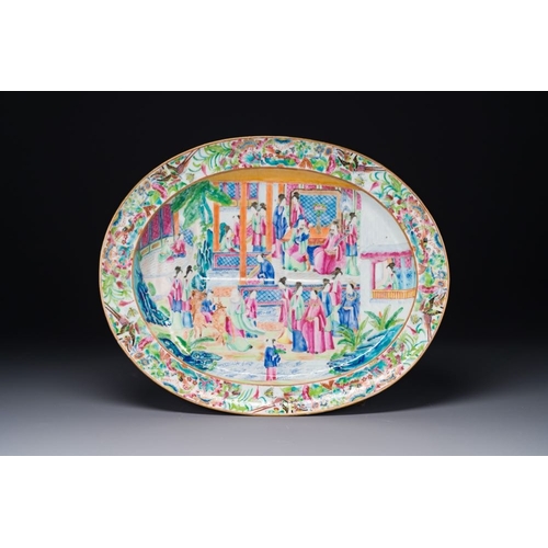 190 - Two Chinese Canton famille rose dishes and a tazza, 19th C.Dim.: 44 x 35,3 cm (the largest dish)Dim.... 