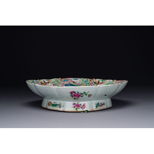 190 - Two Chinese Canton famille rose dishes and a tazza, 19th C.Dim.: 44 x 35,3 cm (the largest dish)Dim.... 