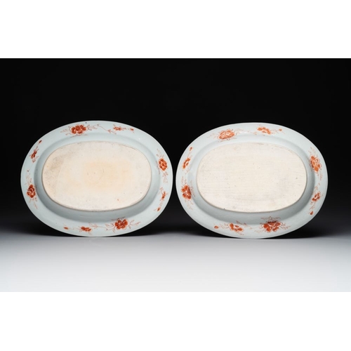 227 - A pair of large oval Chinese famille rose 'Madame de Pompadour' dishes, Qianlong, ca. 1745Dim.: 37,1... 