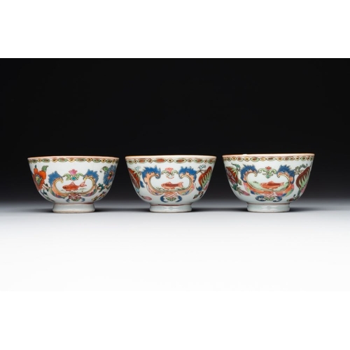 232 - Five Chinese famille rose 'Madame de Pompadour' cups and two saucers, Qianlong, ca. 1745Dia.: 8,7 cm... 