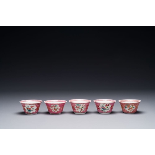 233 - Five Chinese famille rose cups and saucers with figures, YongzhengDia.: 10,4 cm (the saucers)Dia.: 6... 