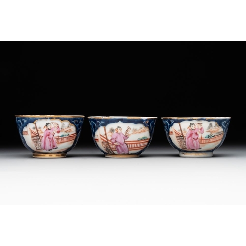 241 - A Chinese Canton famille rose 18-piece 'mandarin subject' tea service, QianlongL.: 20 cm - H.: 14,5 ... 