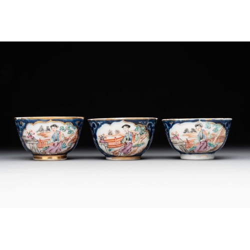 241 - A Chinese Canton famille rose 18-piece 'mandarin subject' tea service, QianlongL.: 20 cm - H.: 14,5 ... 