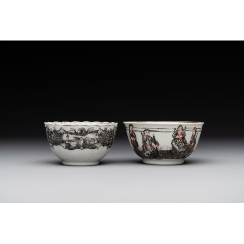 249 - Two Chinese export grisaille cups and saucers and a plate, QianlongDia.: 22,7 cm (the plate)Dia.: 8 ... 