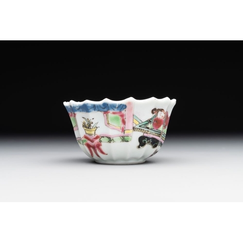 259 - A Chinese famille rose cup and saucer with a reclined lady, QianlongDia.: 6,7 cm - H.: 3,5 cm (the c... 