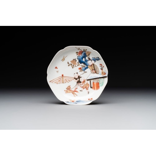 260 - A Chinese polychrome cup and saucer with figures and a dog, YongzhengDia.: 11 cm (the saucer)Dia.: 7... 