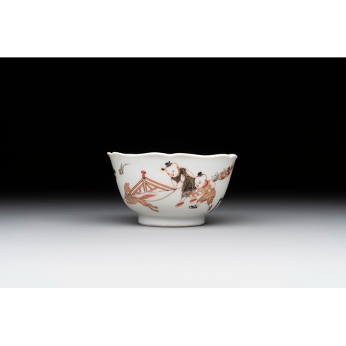 260 - A Chinese polychrome cup and saucer with figures and a dog, YongzhengDia.: 11 cm (the saucer)Dia.: 7... 