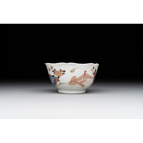 260 - A Chinese polychrome cup and saucer with figures and a dog, YongzhengDia.: 11 cm (the saucer)Dia.: 7... 