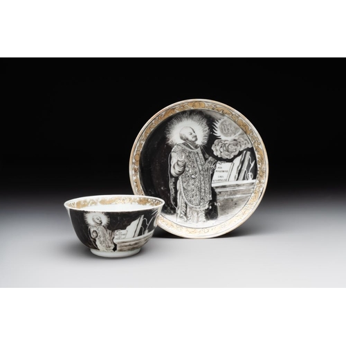 262 - A rare Chinese grisaille and gilt cup and saucer with Ignatius of Loyola, QianlongDia.: 7,5 cm - H.:... 