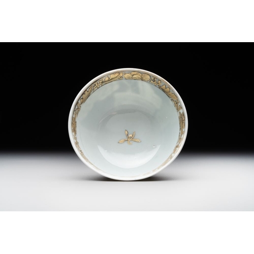 262 - A rare Chinese grisaille and gilt cup and saucer with Ignatius of Loyola, QianlongDia.: 7,5 cm - H.:... 