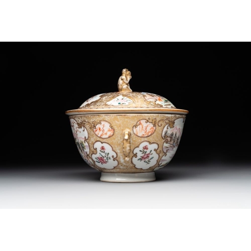 269 - A Chinese Canton famille rose bowl and cover with figures in a landscape, QianlongL.: 17,5 cm - H.: ... 