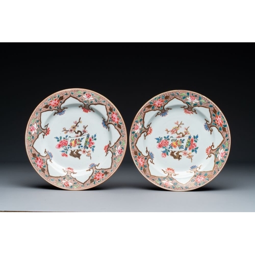 289 - Four Chinese famille rose plates with floral design, QianlongDia.: 22,8 cmThe absence of a condition... 