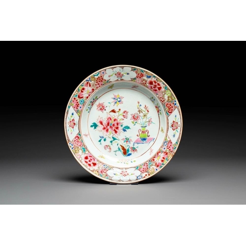 292 - A Chinese famille rose dish and three plates, QianlongDia.: 31,5 cm - H.: 5 cm (the dish)Dia.: 23,1 ... 