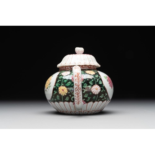 303 - A Chinese famille rose black-ground teapot with cover and stand and a sauceboat, QianlongDim.: 19,6 ... 