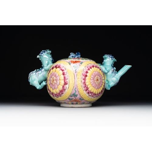 307 - A Chinese famille rose 'Buddhist lion' teapot and cover, YongzhengL.: 18 cm - H.: 9,4 cmThe absence ... 