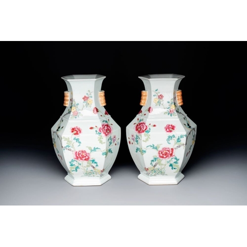 308 - A pair of hexagonal Chinese famille rose 'hu' vases with floral design, Qianlong/JiaqingH.: 34,6 cmT... 